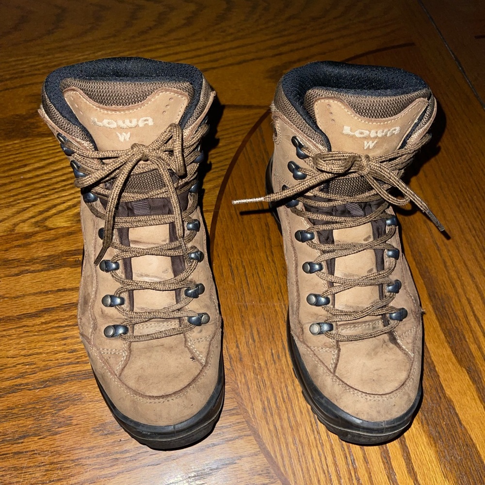 Lowa Renegade GTX wide size 8